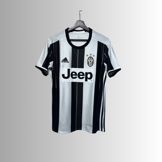 16-17 Juventus Home Kit